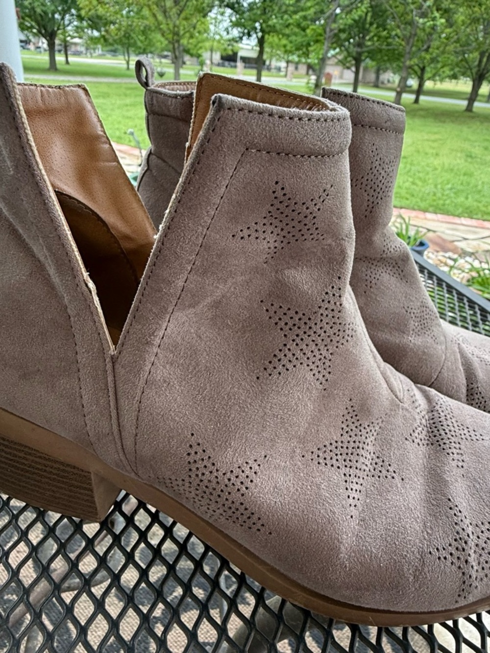 Qupid Boots Womens 9.5 Casual Ankle Booties Heels Brown Leather Star tooling